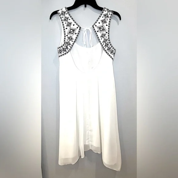 BCBGeneration Sheer, Flowing White Sleeveless Dress with Lining - Picture 7 of 13